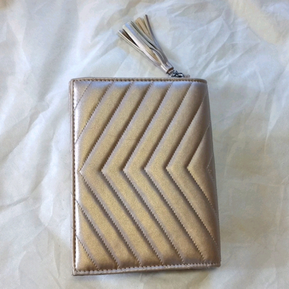 💞Neiman Marcus champagne lavender colored clutch - Picture 2 of 7